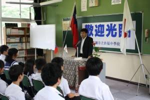 駐福岡辦事處處長戎義俊應邀為於福中學師生介紹台日關係