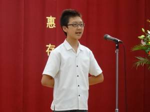 大阪中華學校代表同學  聲音宏亮 台風穩健