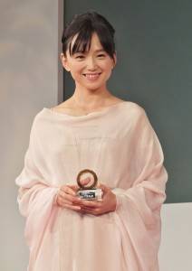 日本女星永作博美獲頒第２屆年度風雲女性