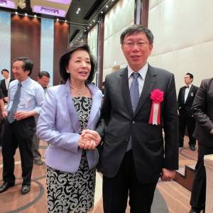 日本知名評論家櫻井良子（左）也表示希望柯文哲可以當選