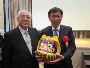 前駐日代表許世楷（左）也相當支持柯文哲
