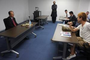 質疑応答では次々に質問が飛び交った
