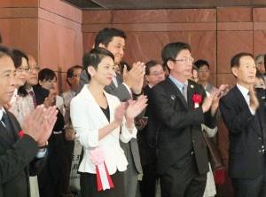 開幕典禮上包括參眾議員蓮舫和岸信夫（左４、３）等人皆出席參加