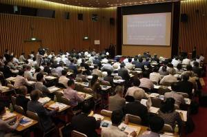 參訪團於９月１９日下午，在橫濱產業貿易中心大樓舉辦「自由經濟示範區、投資招商及產業合作聯合說明會」，約有百位產業界代表與會參加