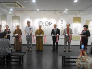 開幕儀式。 左起大阪佛光山監寺永倫法師、旅日書畫家姚明、佛光山海外督監院滿謙法師、大阪國際佛光會會長林裕恒、督導張秋雄