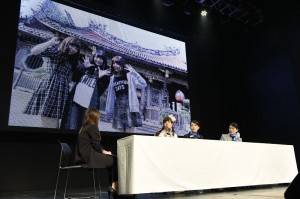 北原里英（右）、加藤玲奈（中）及小嶋菜月（左）和粉絲分享這趟訪台特別到九份、夜市和龍山寺等地觀光