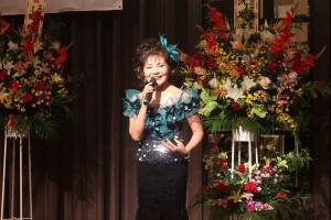 日台間で活躍する女性歌手・寒雲さん
