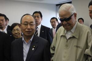 参議院・江口克彦議員（左１）と李登輝氏（右１）