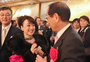 旅日藝人翁倩玉到場和現場賓客致意