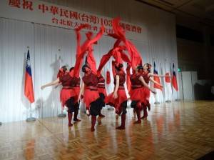 表演大阪中華學校舞蹈社帶來精彩