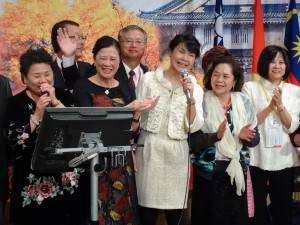 駐大阪辦事處處長蔡明耀伉儷與日總團隊高歌同歡