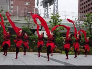 大阪中華學校舞蹈社表演水袖