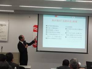 駐橫濱辦事處處長粘信士解說台日關係發展近況