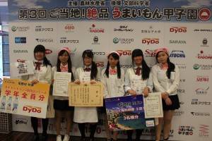 台湾チームは優勝した岐阜県立郡上高等学校のチームとも交流を図った