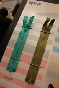 特許を取得した従来品より１７％薄い「SOFT ZIPPER」