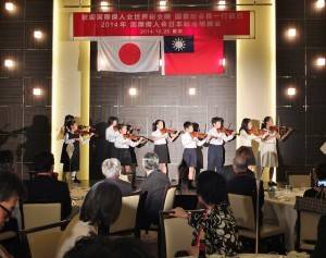 鈴木音樂才能教室小朋友特地到場演奏多首曲目