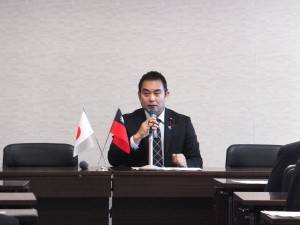 川崎市議會議長淺田文直主持此次議員聯盟成立大會