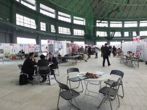 「オキナワベンチャーマーケット 万国津梁大異業種交流会」会場にて。台湾企業のブースが会場の３分の１を占めていた。