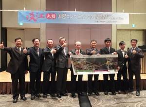 駐日副代表余吉政（左５）應邀出席說明會，和和交通部公路總局的團隊合影