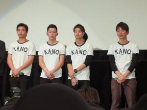 再会した嘉義農林ナインのメンバー。左から陳秉宏さん、大倉裕真さん、飯田のえるさん、山室光太郎さん。