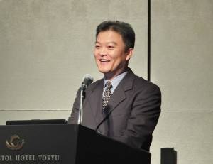 交通部公路總局副局長夏明勝率領團隊，在東京召開淡江大橋國際競圖說明會