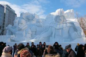此次札幌雪祭的主題雪像《星際大戰》，使用約３５００噸雪製作