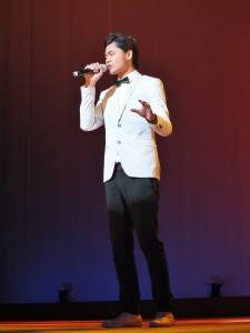 新生代歌手黃家新演唱經典中文歌