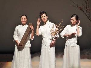 駐日代表夫人林則媛(圖中)應邀參與演繹「序曲」