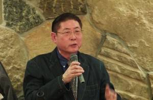 東京華僑總會會長李維祥特別在大年初二舉辦餐會，和大家一起過年