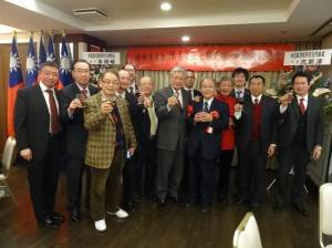 陳委員長與大阪中華總會理監事合影