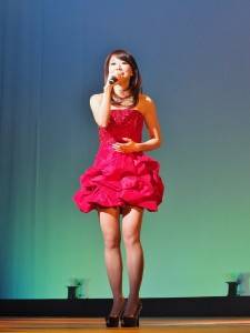 台語歌手甲子慧帶來台語組曲和《家後》感動全場