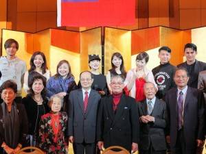 春訪團藝人和與會賓客合影