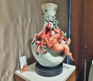 法藍瓷以貫穿古今、融合東西的藝術風格打造瓷品