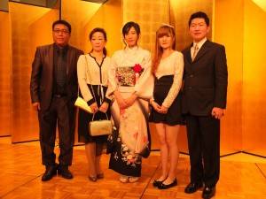 謝女流名人の家族も駆け付けた