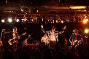 「宇宙人(Cosmos People)」のワンマンライブin東京の様子ⓒYoshie Tominaga 