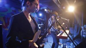 ベース・方Q(写真提供：Pヴァイン)
