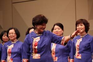 指導兼指揮を務める徐煥梅さん
