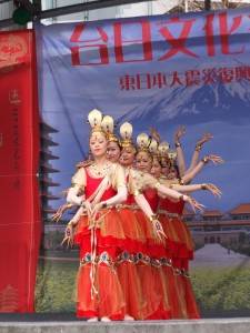 大人気の演目「千手観音」