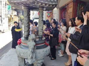 東京媽祖廟每逢節慶活動皆會號召僑民與信徒到廟內進行團拜