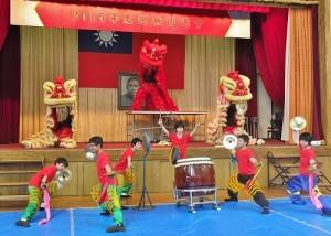 東京中華學校舞獅隊帶來精湛的演出