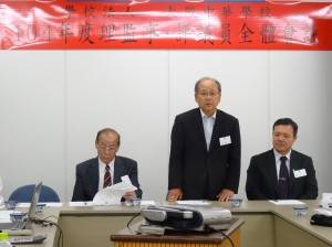 理事長代行洪勝信(中)感謝理事、教職員、家長會各界的支持。