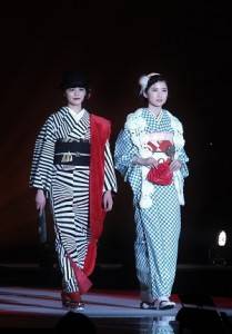 和服融合現代流行元素，展現混搭時尚