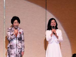 小阿信小林臨子（右）和山形縣知事吉村美榮子同台推銷山形縣觀光