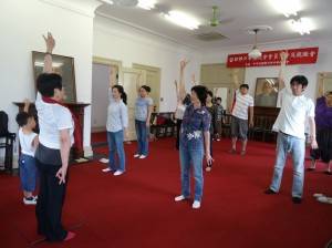 李惠芳老師指導健康操