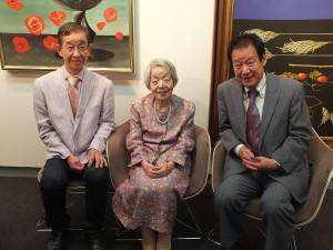 左から、立石氏の次男・雅夫さん、妻・寿美さん、長男・光夫さん