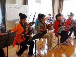 旅日二胡演奏家魏麗玲師生所組成的玲子樂坊 演奏多首台日名曲