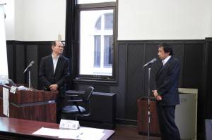 每日新聞橫濱支局長澤圭一郎（右）提問欲了解台灣為何特別對日友善
