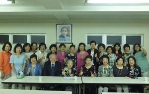 第１７屆東京華僑婦女會第一次理監事會議後，全員合影