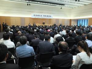 李登輝元総統の講演を聞くため、多くの議員が集まった
