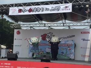 エバー航空のハローキティとディアダニエルに会えるのはレア！ダンスも踊ってくれました